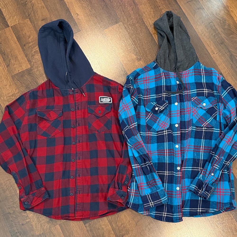 Bundle of 2 button flannels - men’s size SM (Red-Hurley, Blue-Sonoma)